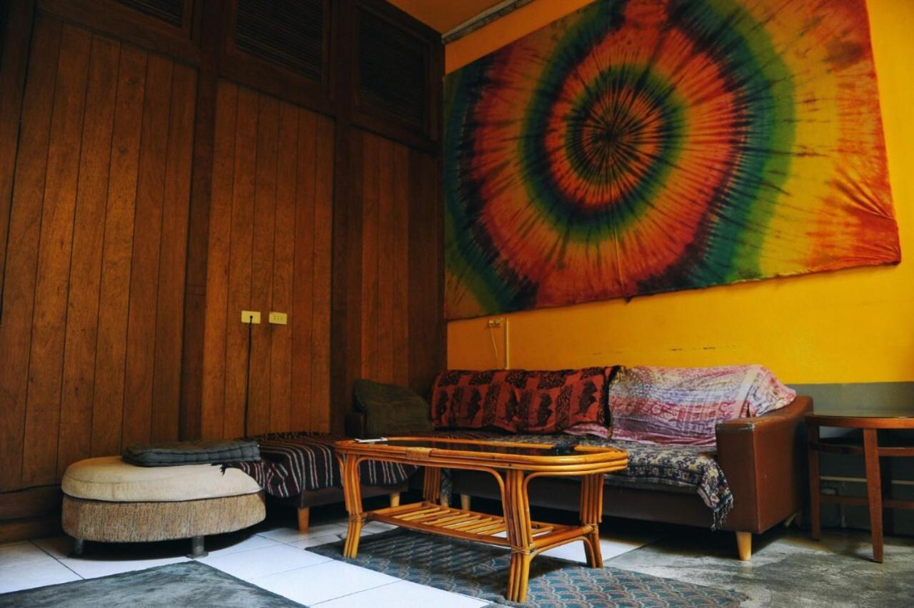 Rainbow Wave Surfing Hostel Kota Tua Kota Tua Hengchun Bagian luar foto